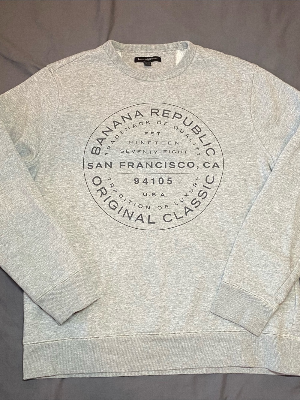 Banana Republic Men’s Size M Gray Crewneck Sweatshirt Graphic Logo